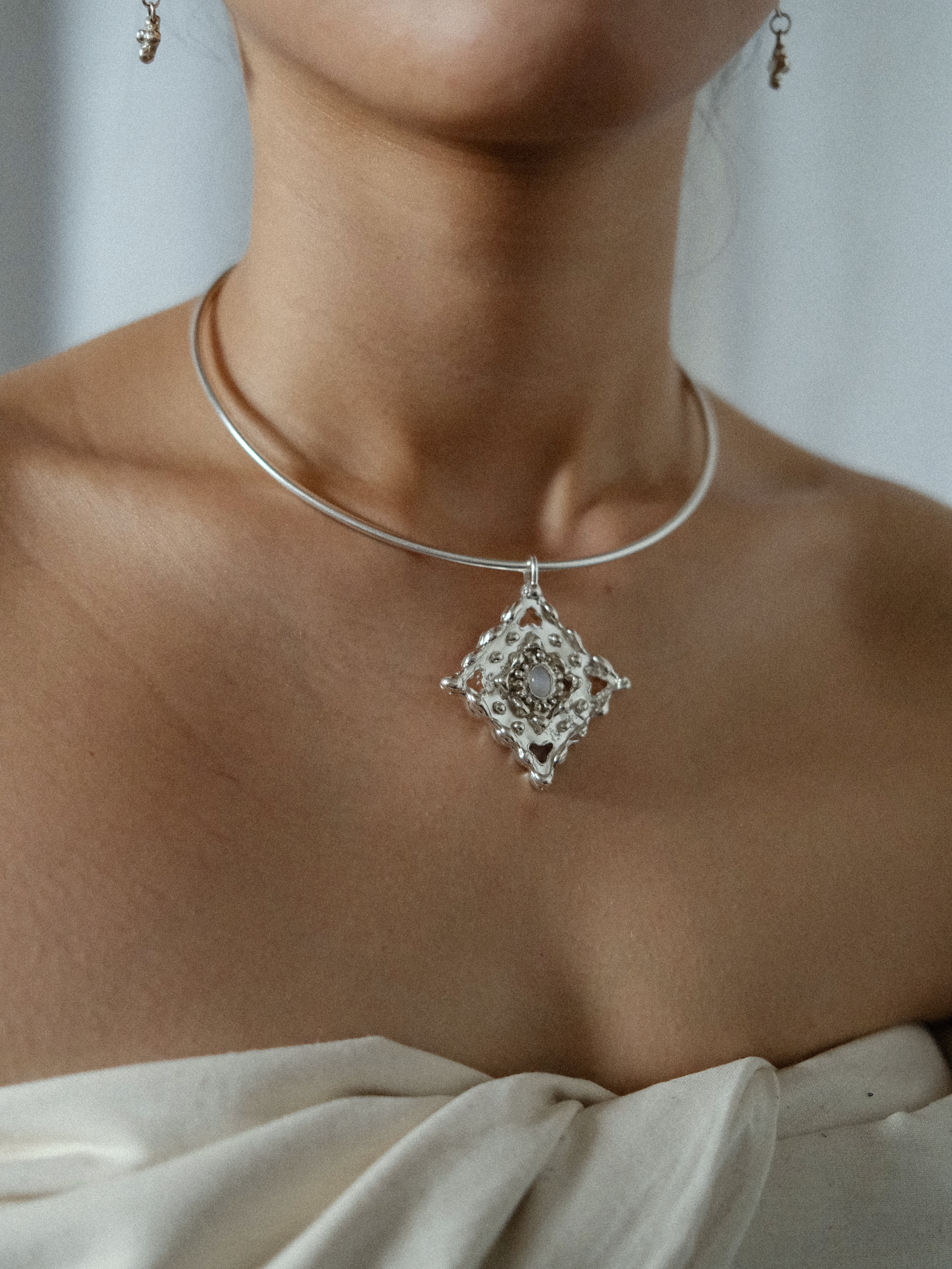 Moonstone Pendant Collar